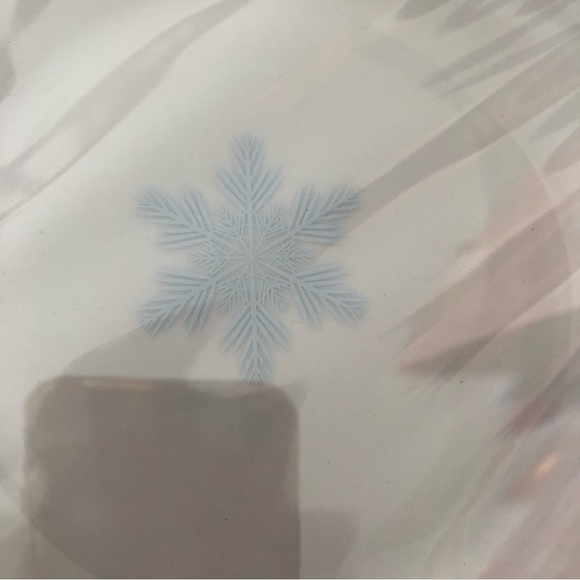 NWT Snowflake Plates - Picture 3 of 6
